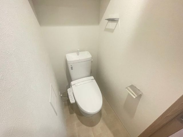 ����8