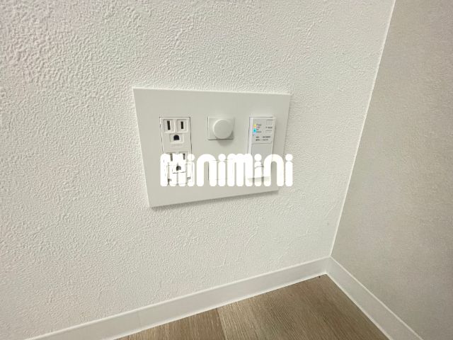 ����18