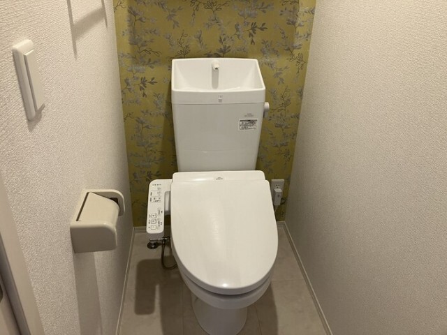 ����4