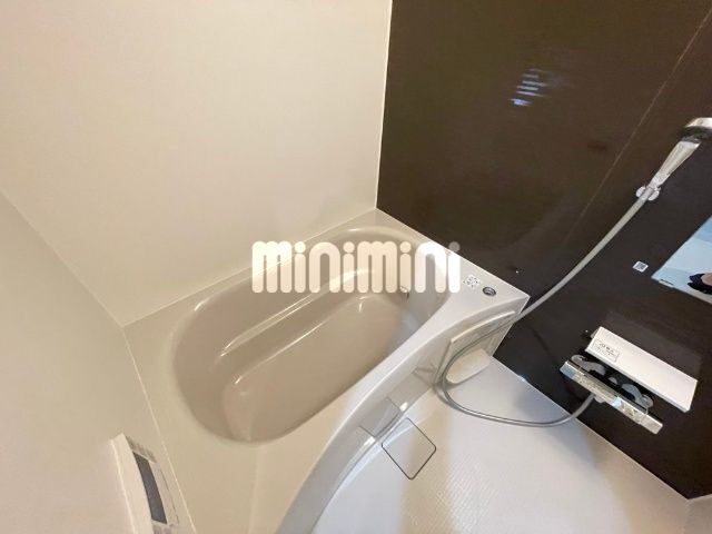 ����3