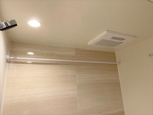 ����18