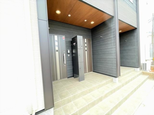 ����12