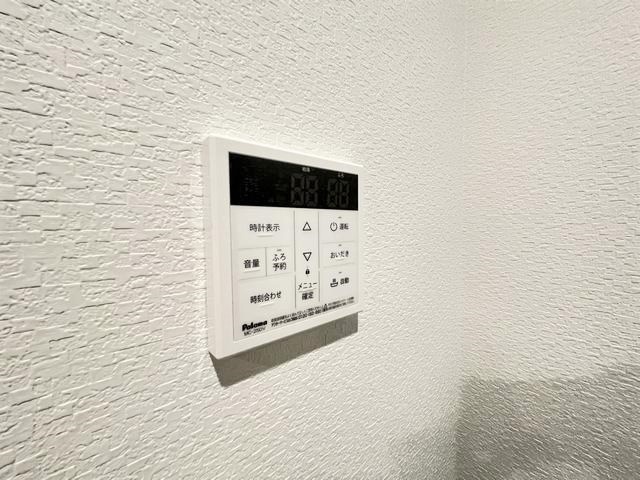 ����17