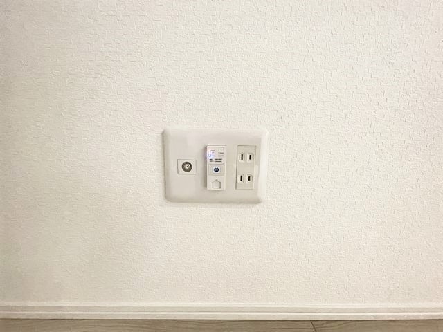 ����18
