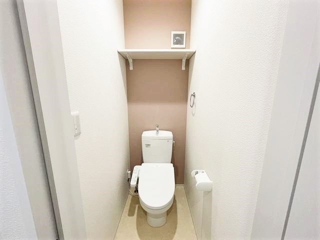 ����4