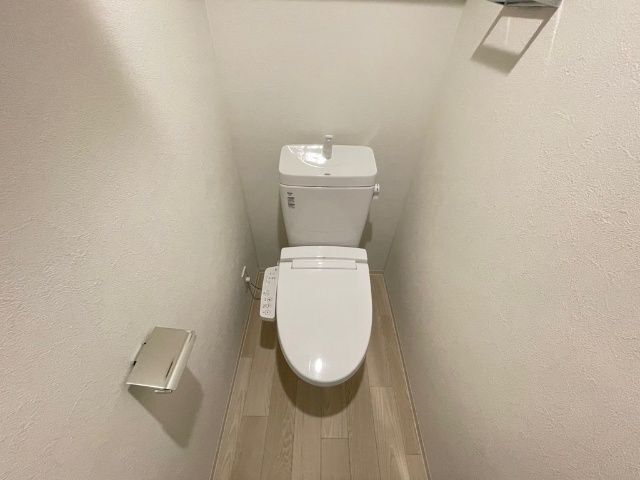����4