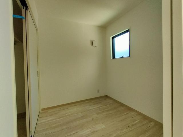 ����13