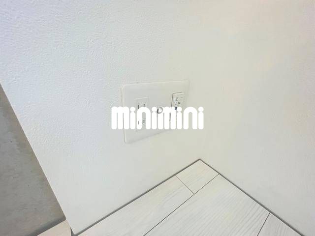 ����18