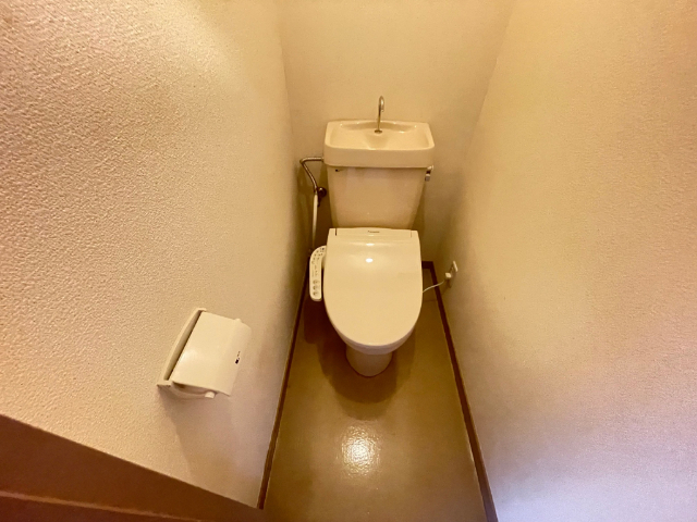 ����4