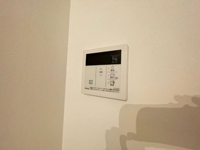 ����15