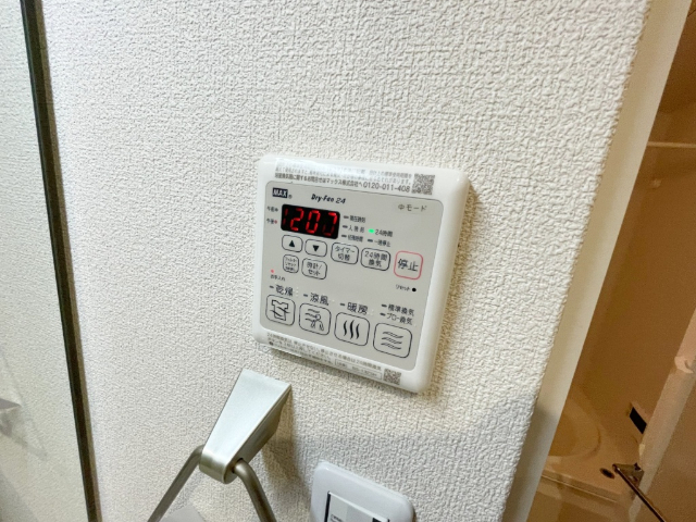 ����15