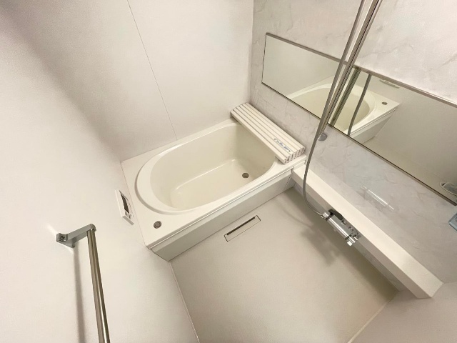����3
