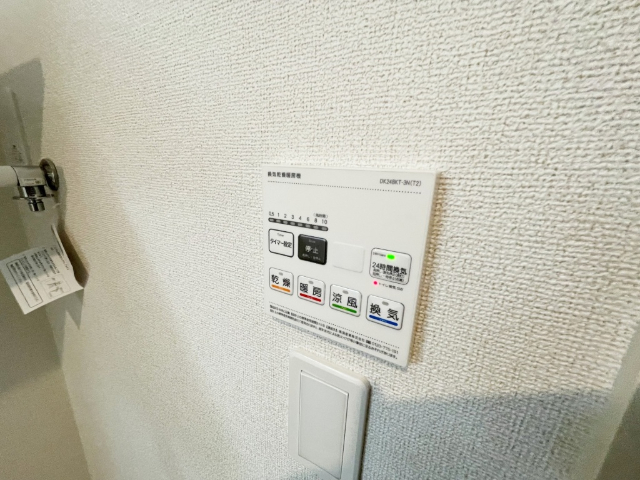 ����15