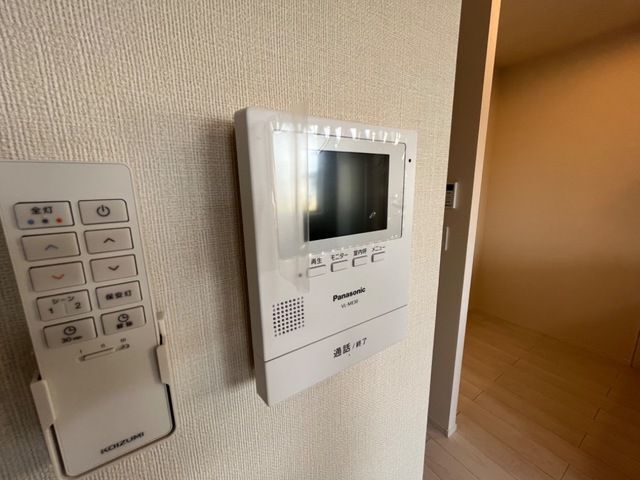 ����10