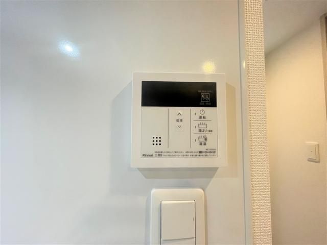 ����20