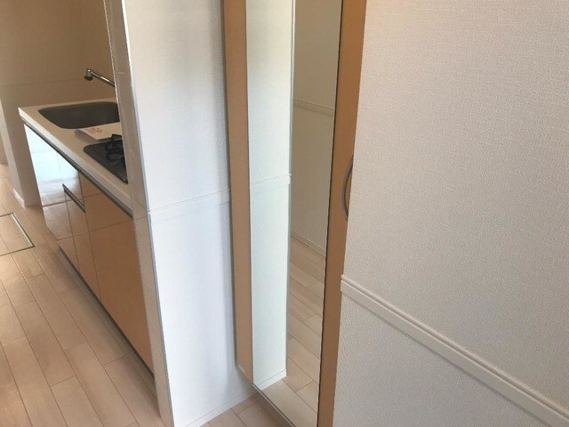 ����16