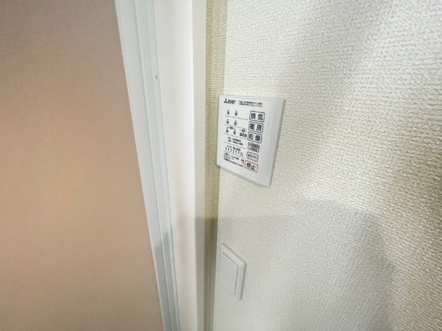 ����15