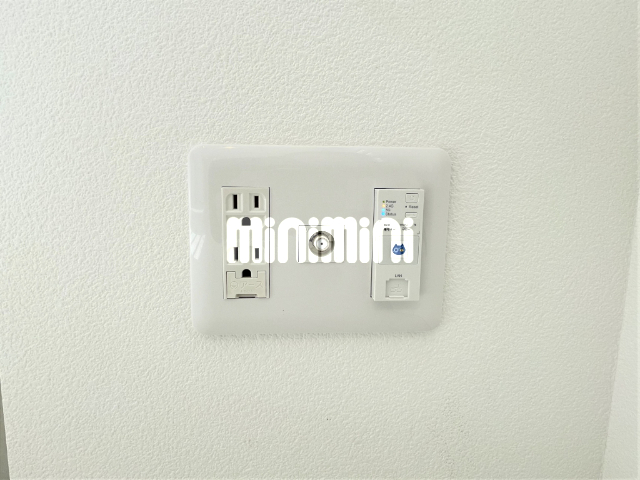 ����12