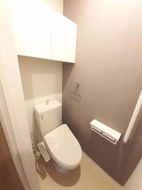 ����4