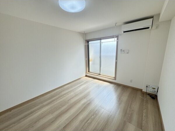 ����11