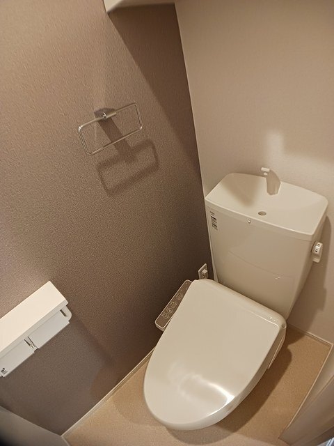 ����4