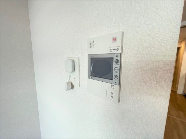 ����11