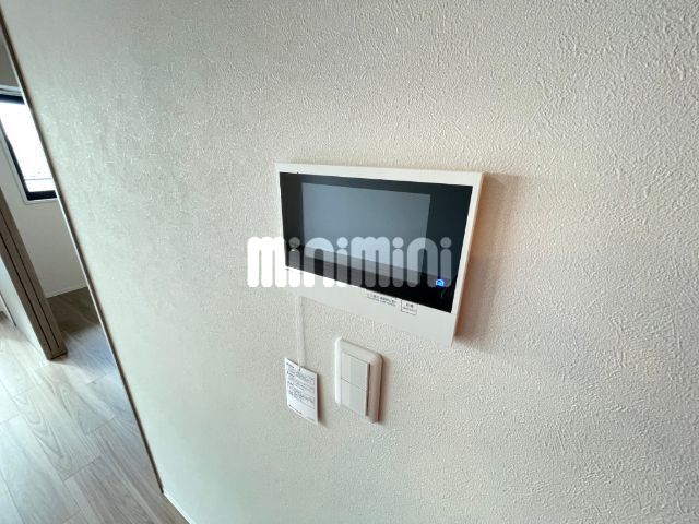 ����12