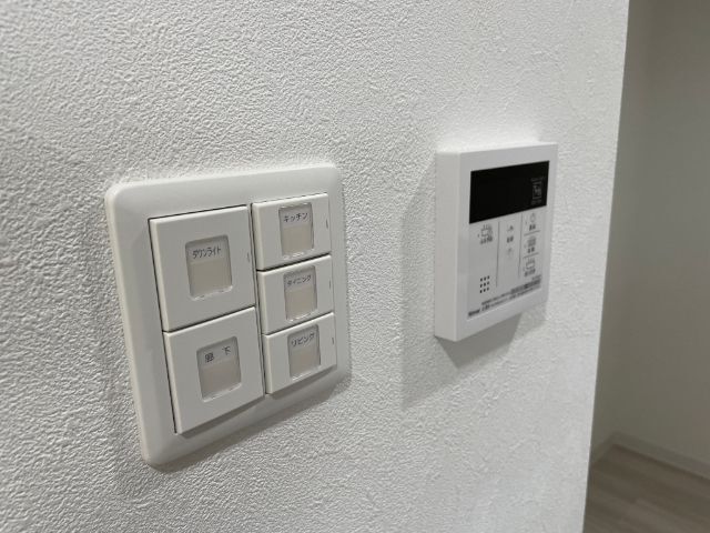 ����18