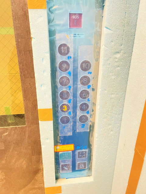 ����12
