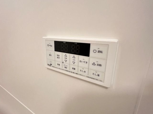 ����12