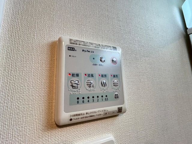 ����16