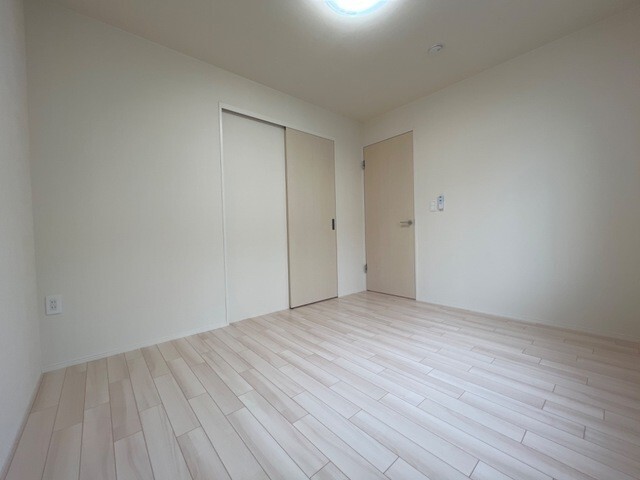 ����16