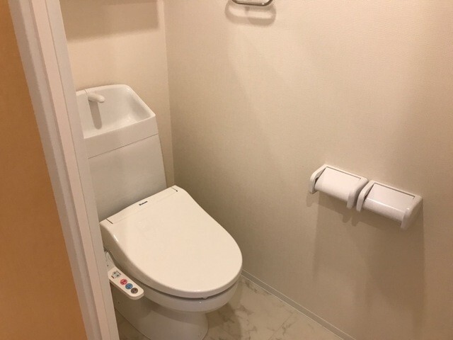 ����5