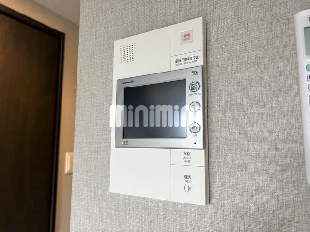 ����9