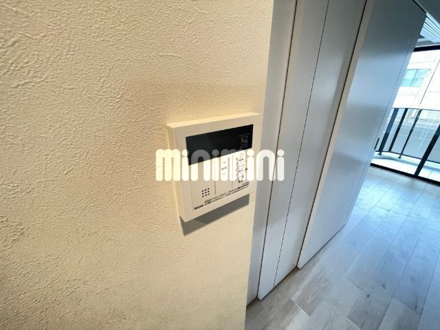����16