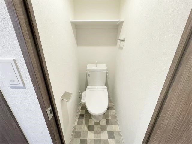 ����4