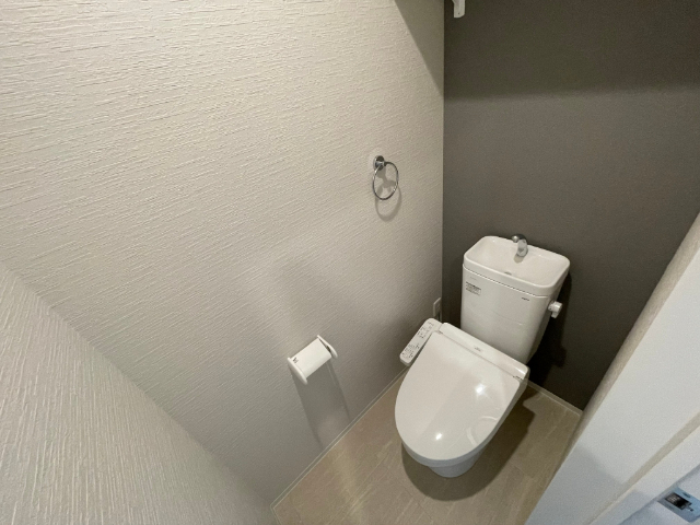 ����4