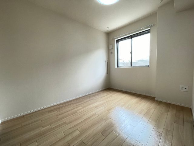 ����5