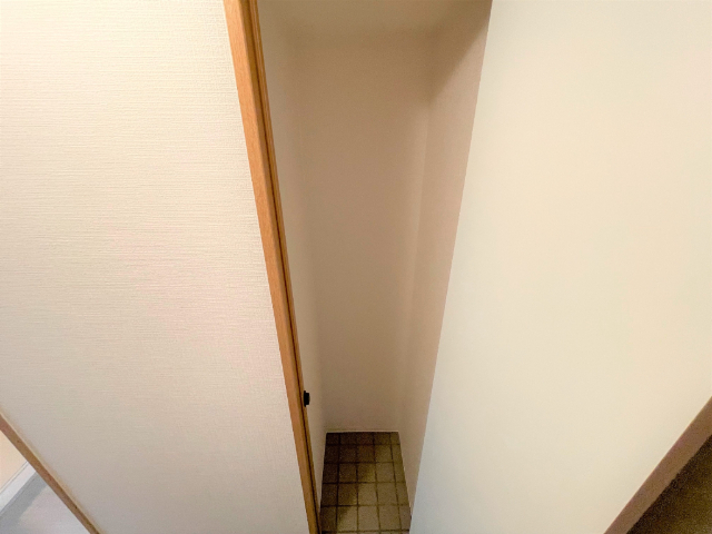 ����20