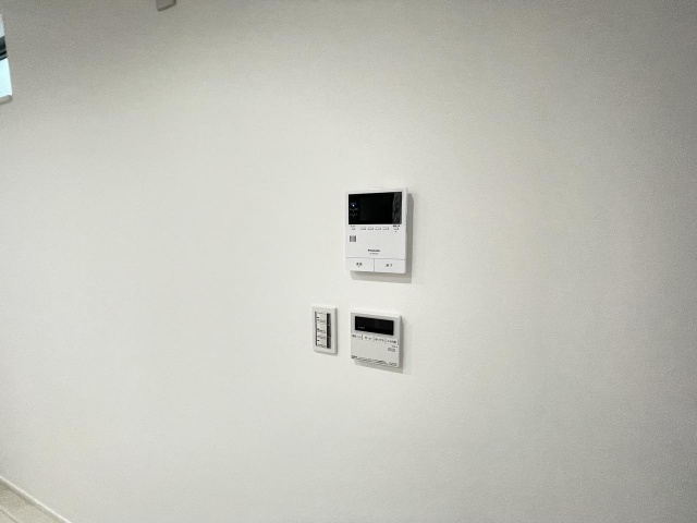 ����8