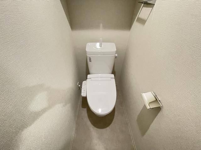����4
