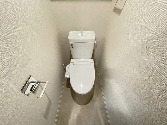 ����4