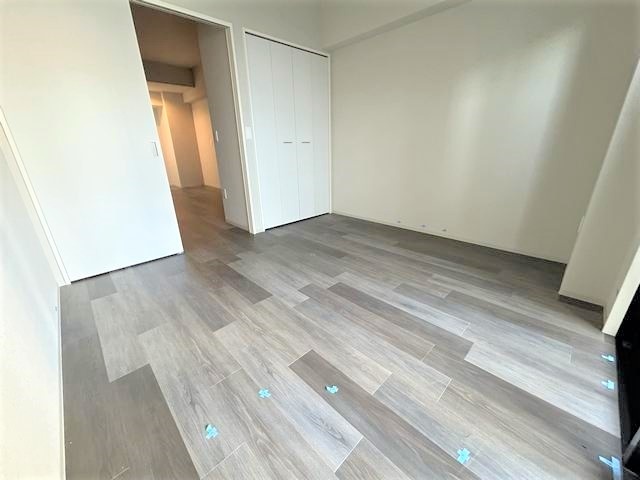 ����20