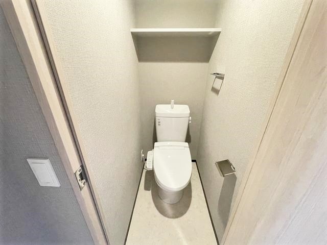 ����4