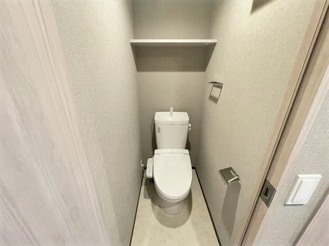 ����4