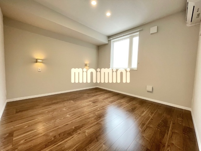 ����7