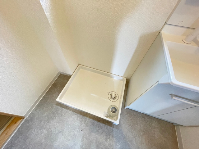 ����15