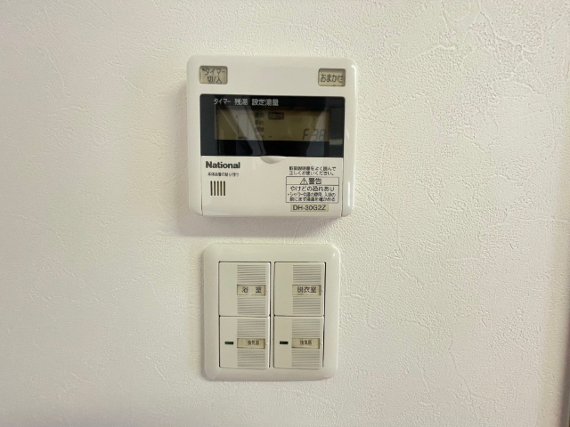 ����12