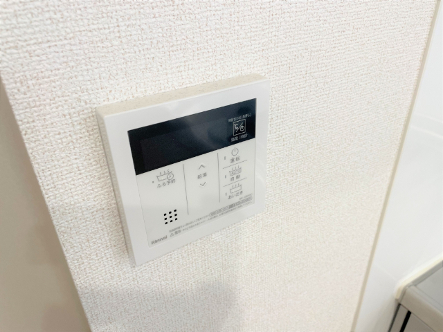 ����12