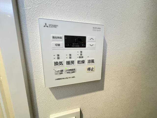 ����11
